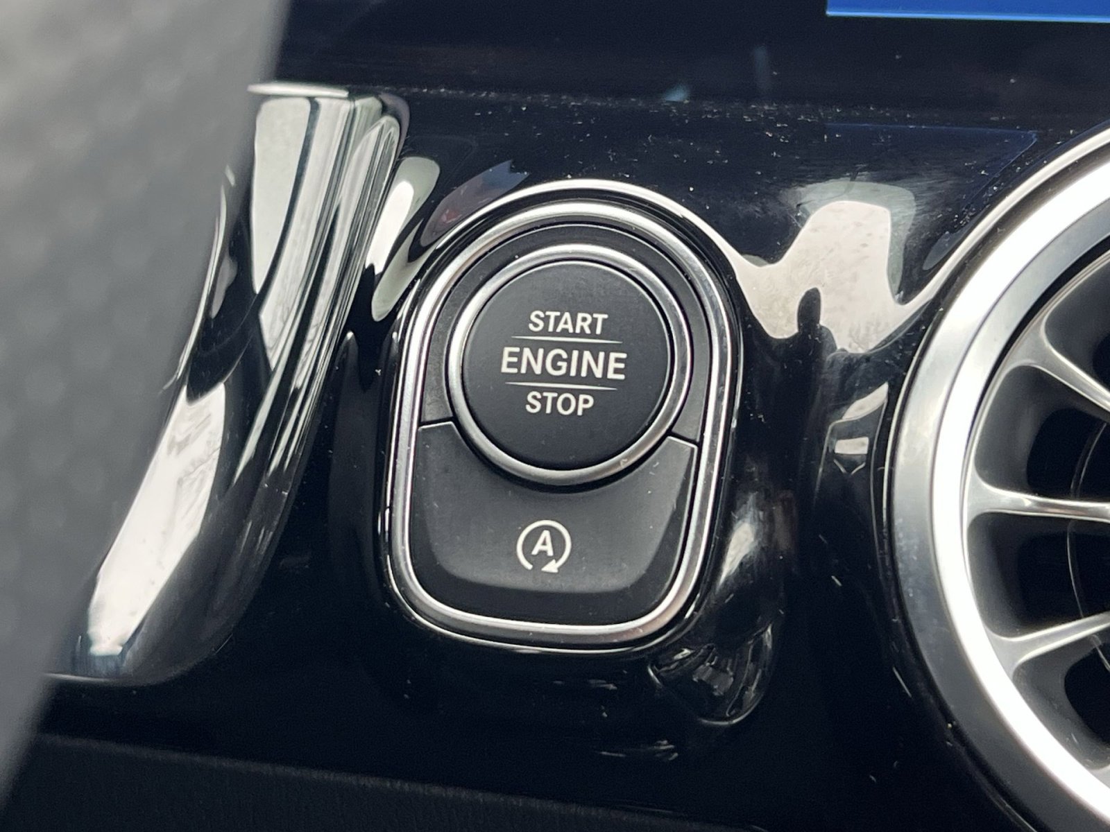 Certified 2025 Mercedes-Benz GLA 35 AMG 4MATIC image 33