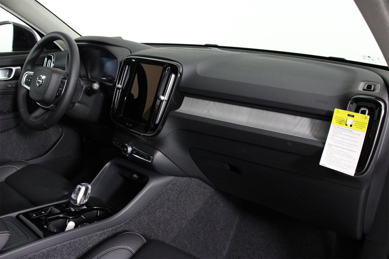 New 2025 Volvo XC40 B5 Ultra image 9