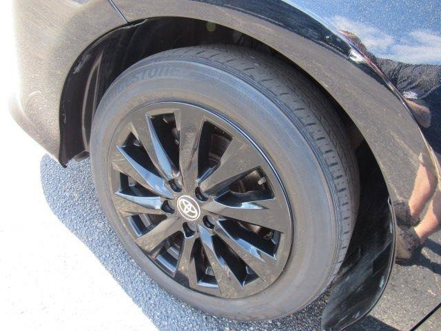 Used 2020 Toyota Camry LE image 10