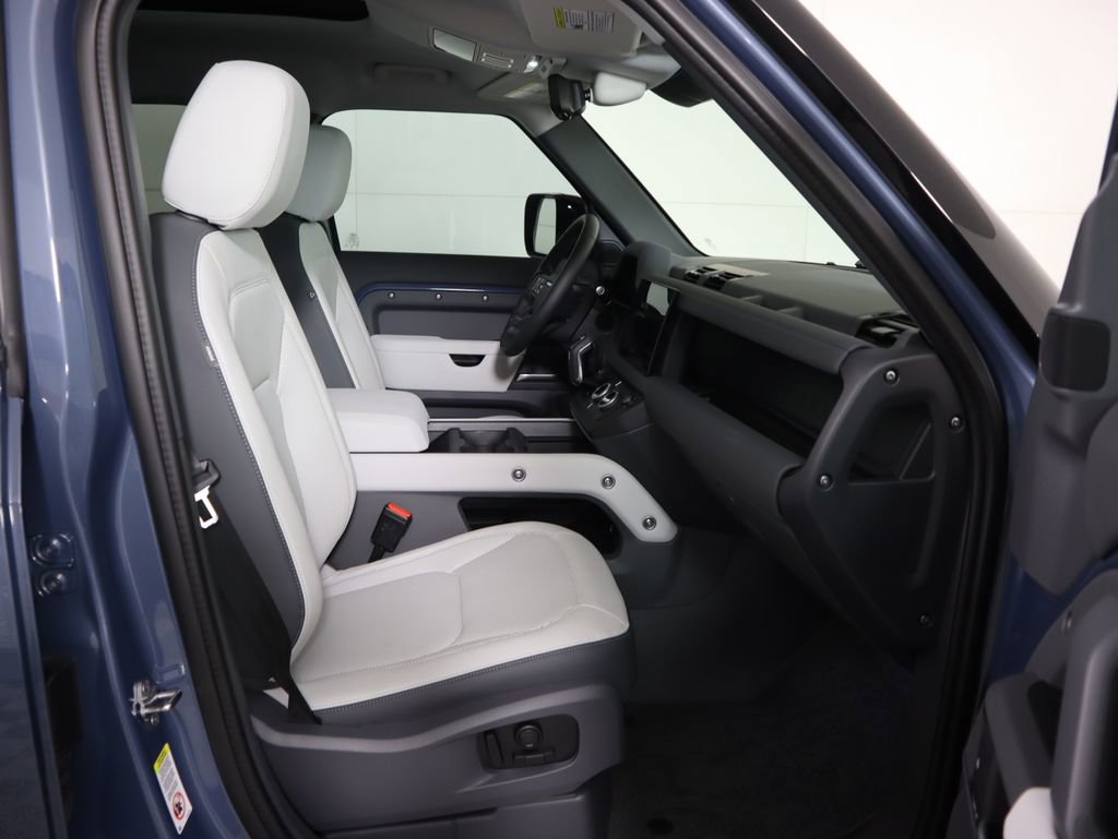 Used 2025 Land Rover Defender 110 S image 21