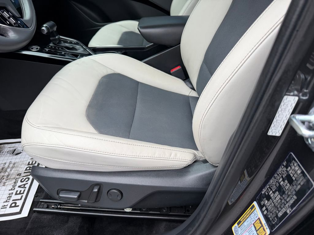 Used 2023 Kia Niro EX Touring FWD image 12