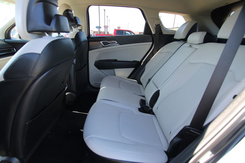 Used 2024 Kia Sportage EX image 7