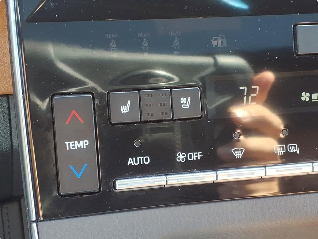 Used 2019 Toyota Avalon Limited w/ Advanced Safety Package image 22