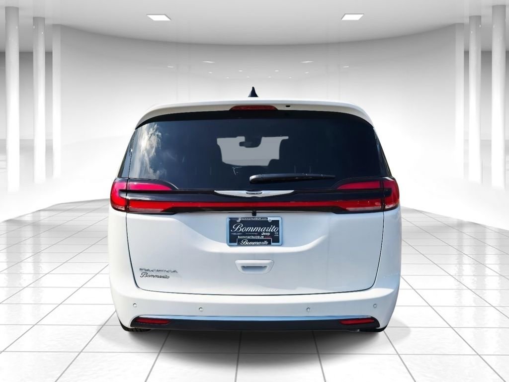 New 2026 Chrysler Pacifica Select image 4