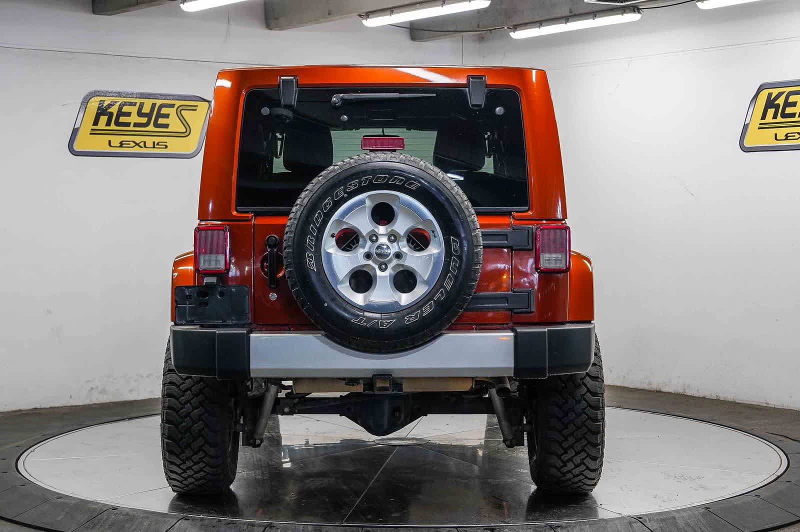 Used 2014 Jeep Wrangler Unlimited Sahara w/ Connectivity Group AWD/4WD image 3