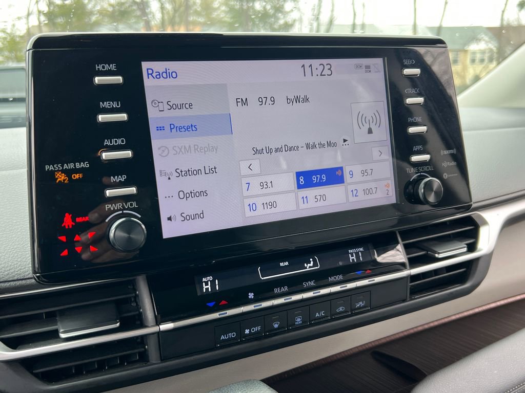 Used 2024 Toyota Sienna LE image 18