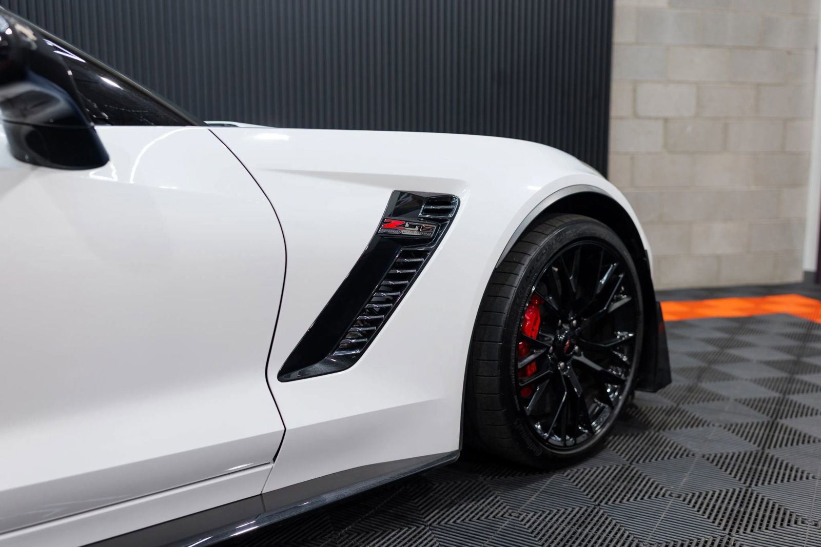 Used 2016 Chevrolet Corvette Z06 w/ Z07 Performance Package RWD image 18