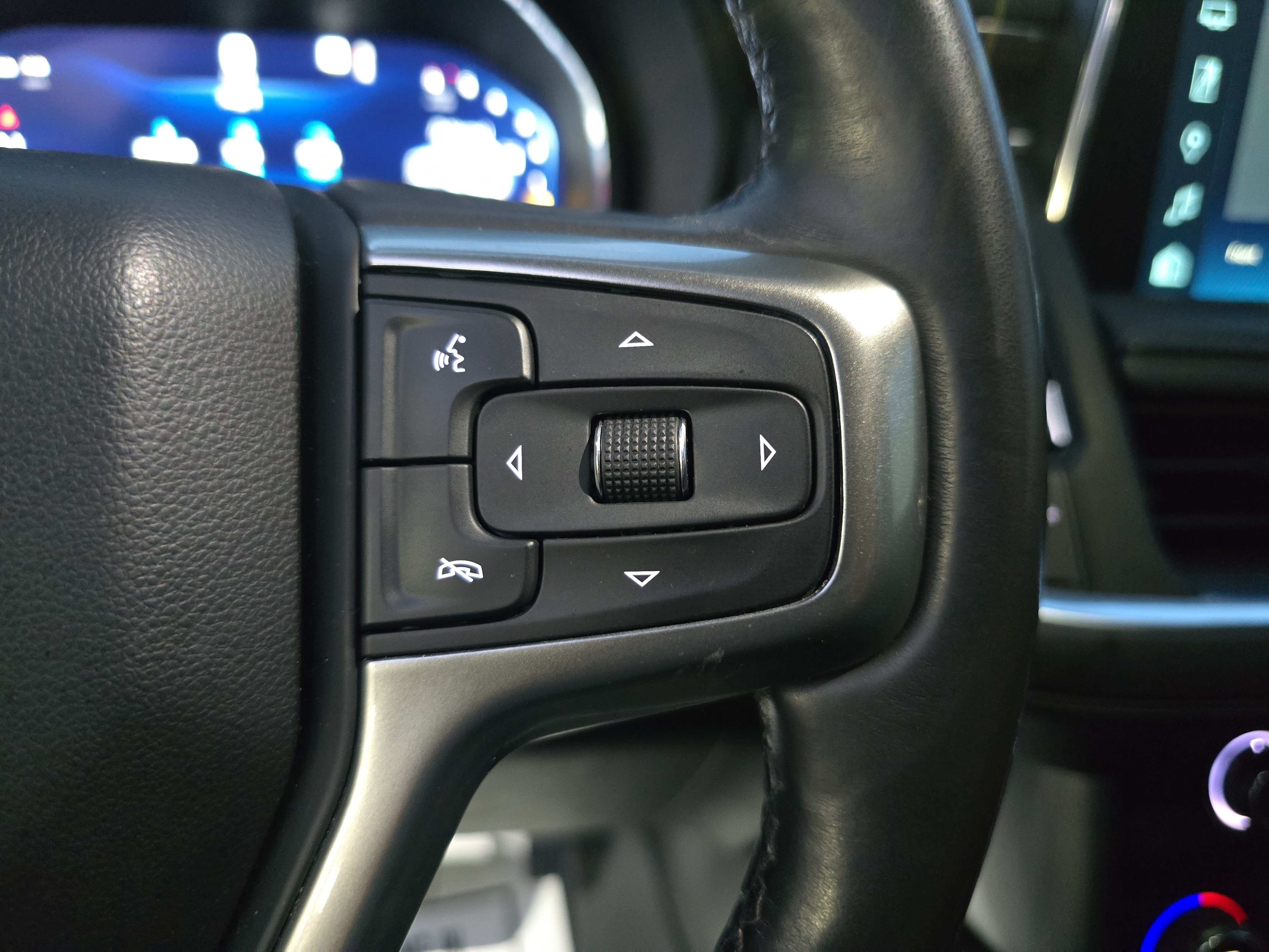 Used 2022 Chevrolet Tahoe LT w/ Luxury Package AWD/4WD image 18