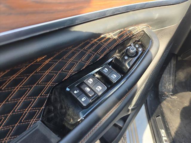 Used 2021 Jeep Grand Cherokee L Summit w/ Luxury Tech Group V AWD/4WD image 12