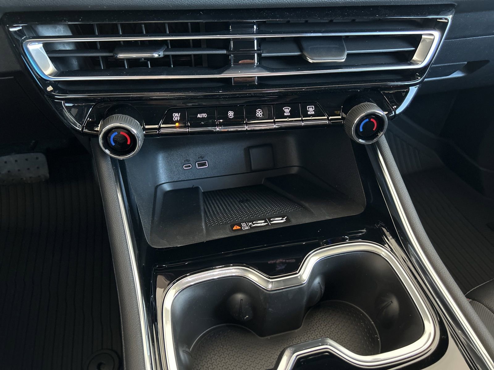 New 2026 Chevrolet Traverse RS w/ LPO, Floor Liner Package image 21