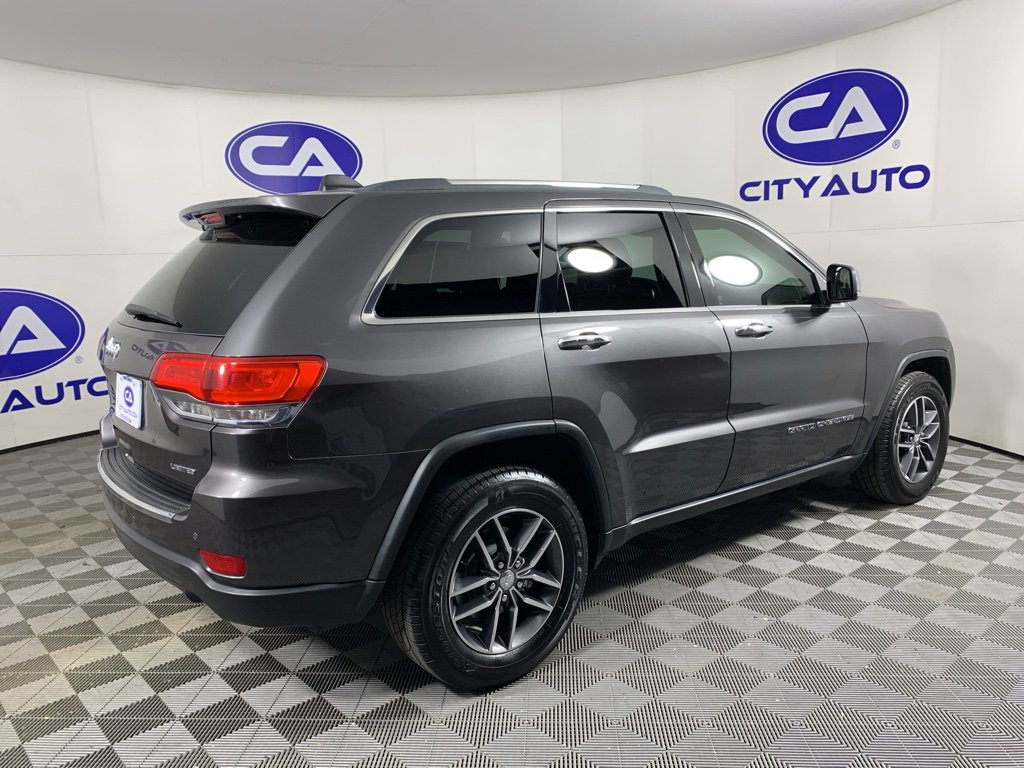 Used 2017 Jeep Grand Cherokee Limited w/ Luxury Group II image 3