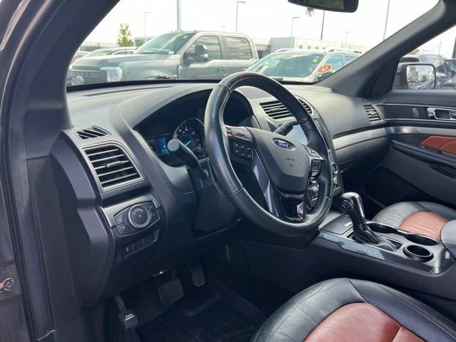 Used 2019 Ford Explorer XLT w/ Equipment Group 202A FWD image 9