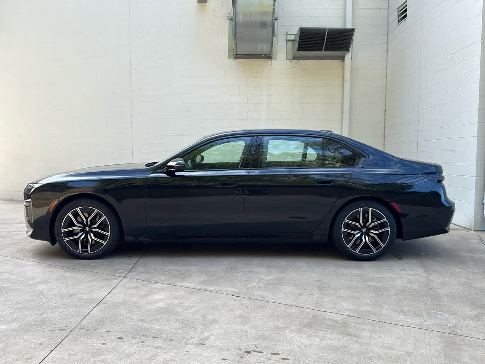 Used 2026 BMW 740i xDrive w/ Premium Package image 5