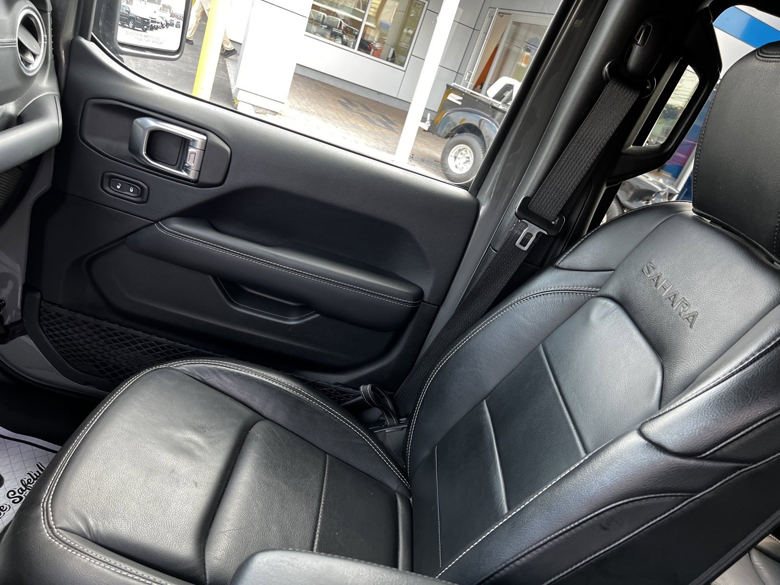 Used 2018 Jeep Wrangler Unlimited Sahara image 20