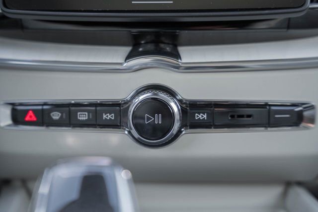 New 2026 Volvo XC60 B5 Ultra w/ Protection Package Premier image 22