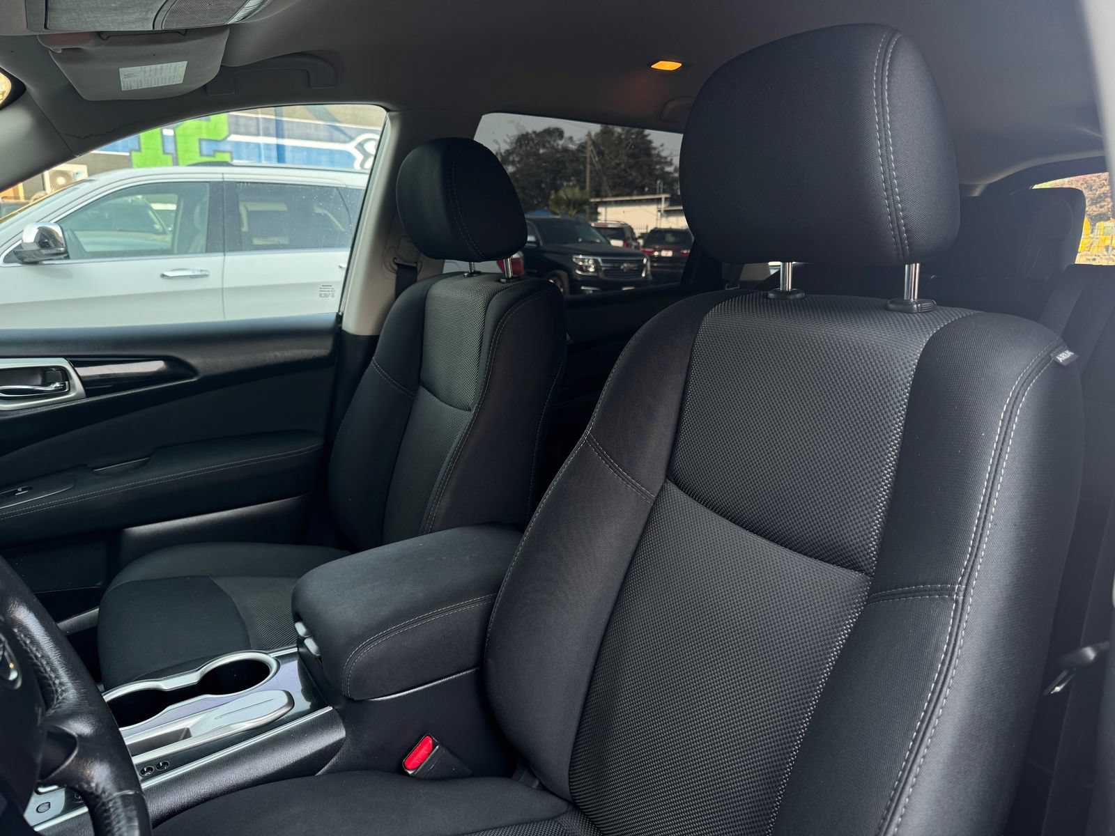 Used 2017 Nissan Pathfinder SV FWD image 11