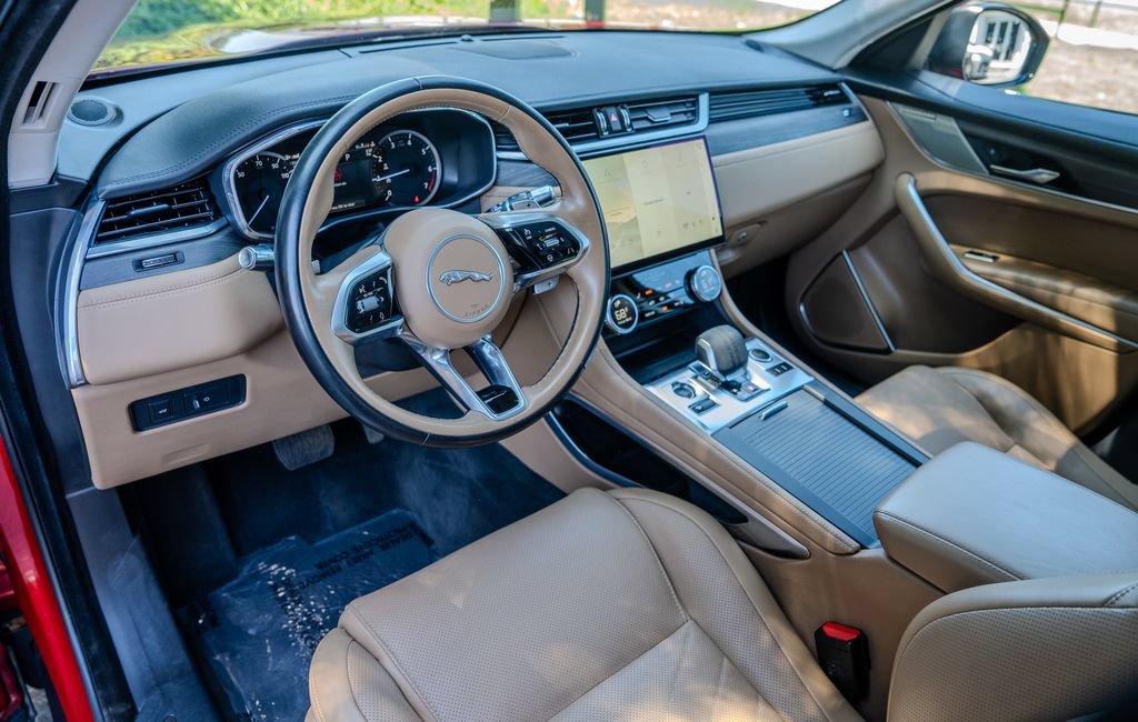 Used 2023 Jaguar F-PACE S AWD/4WD image 4