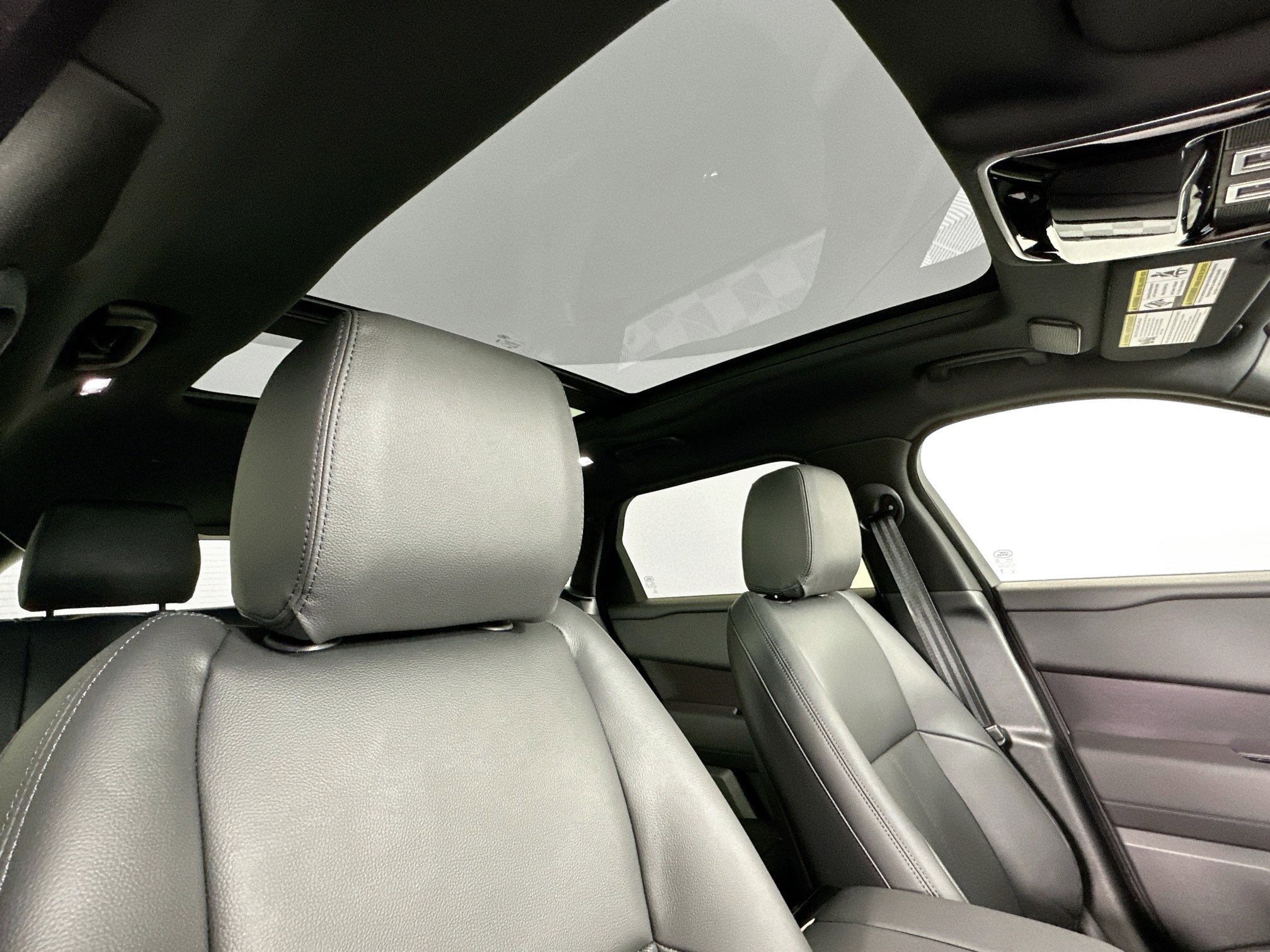 Used 2026 Land Rover Range Rover Velar Dynamic SE image 19
