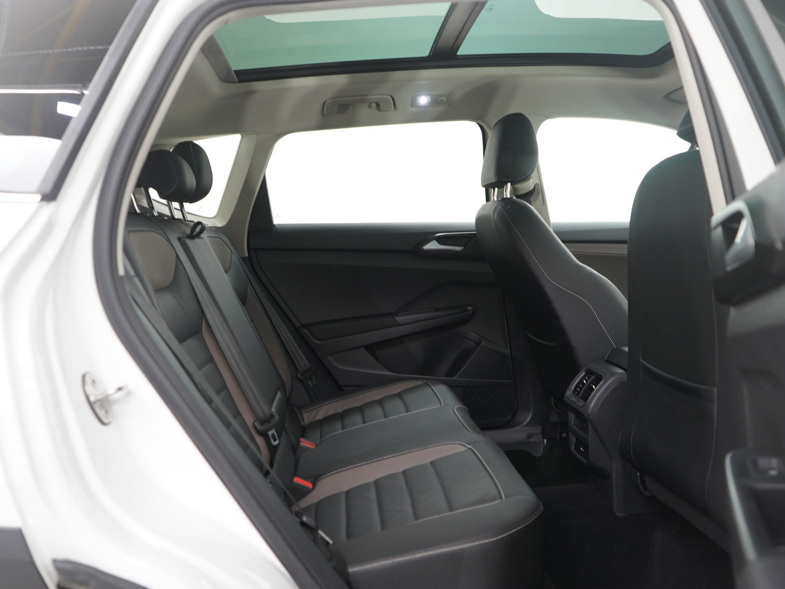 Used 2022 Volkswagen Taos SEL image 12