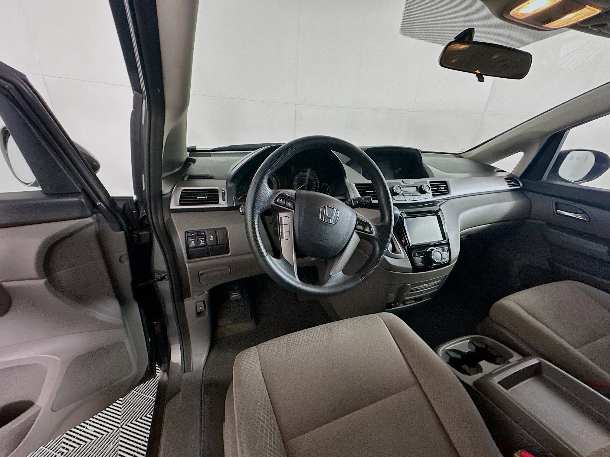 Used 2016 Honda Odyssey SE image 18