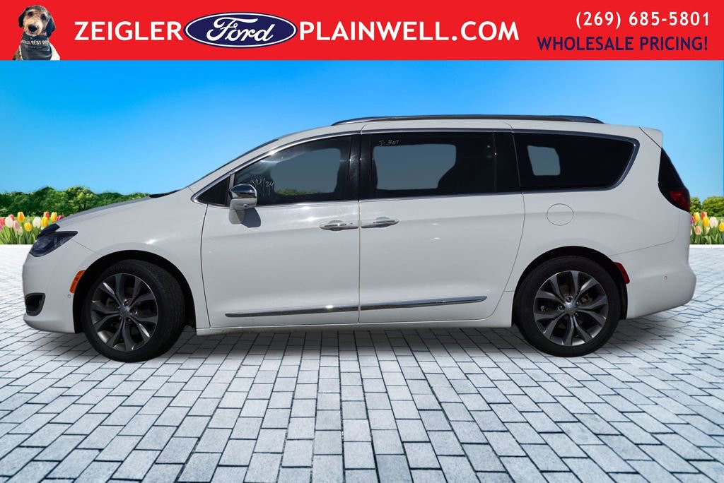 Used 2019 Chrysler Pacifica Limited w/ Advanced Safetytec Group FWD image 2