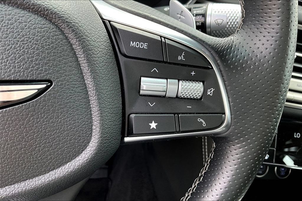 Used 2025 Genesis G70 2.5T RWD image 13