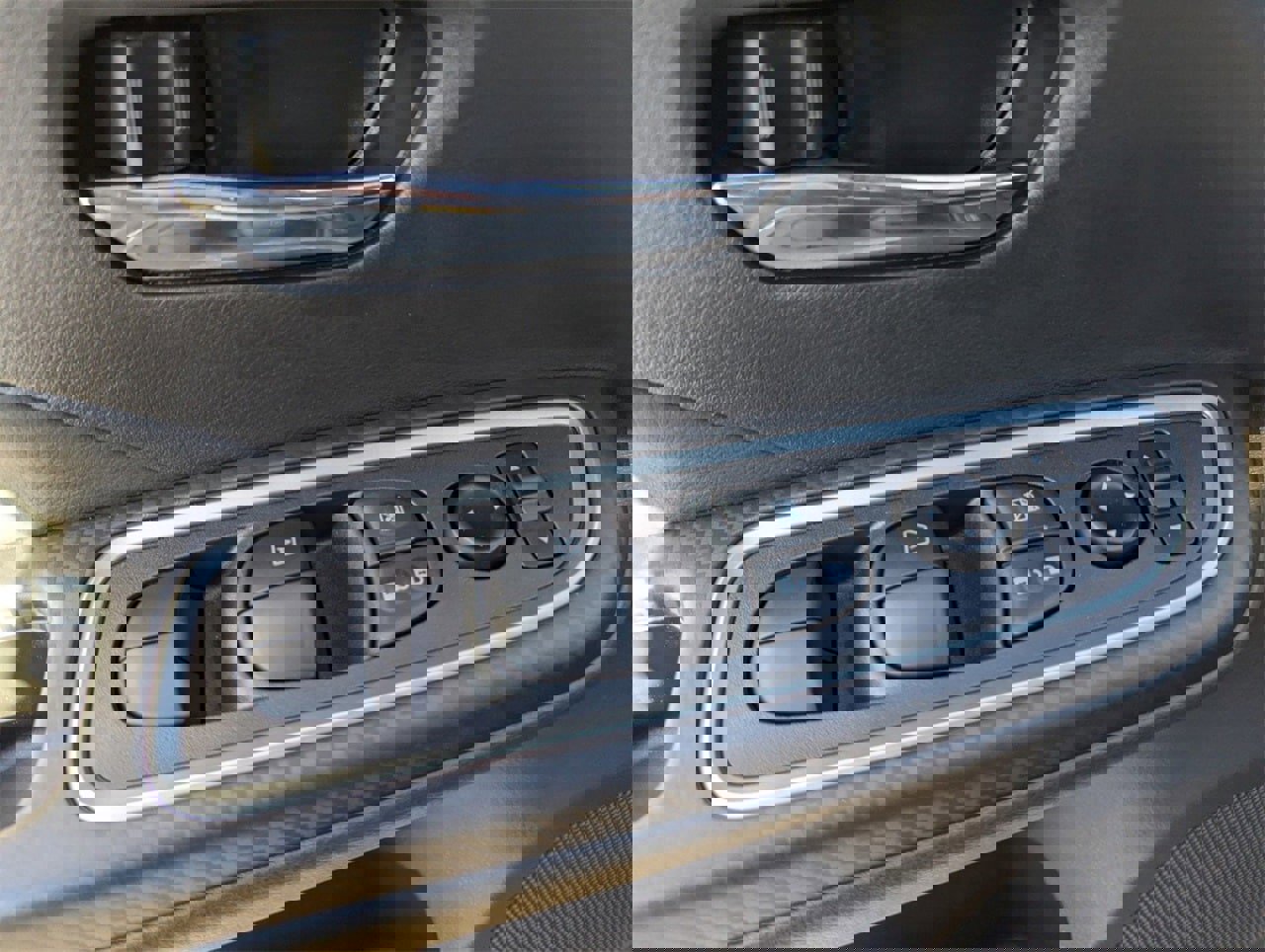 New 2025 Nissan Versa SR w/ Trunk Package image 15