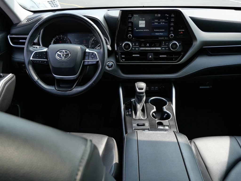 Used 2022 Toyota Highlander XLE AWD/4WD image 20