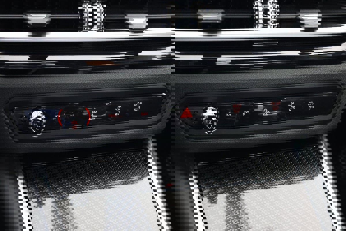 Used 2024 BMW M2 w/ Lighting Package image 31