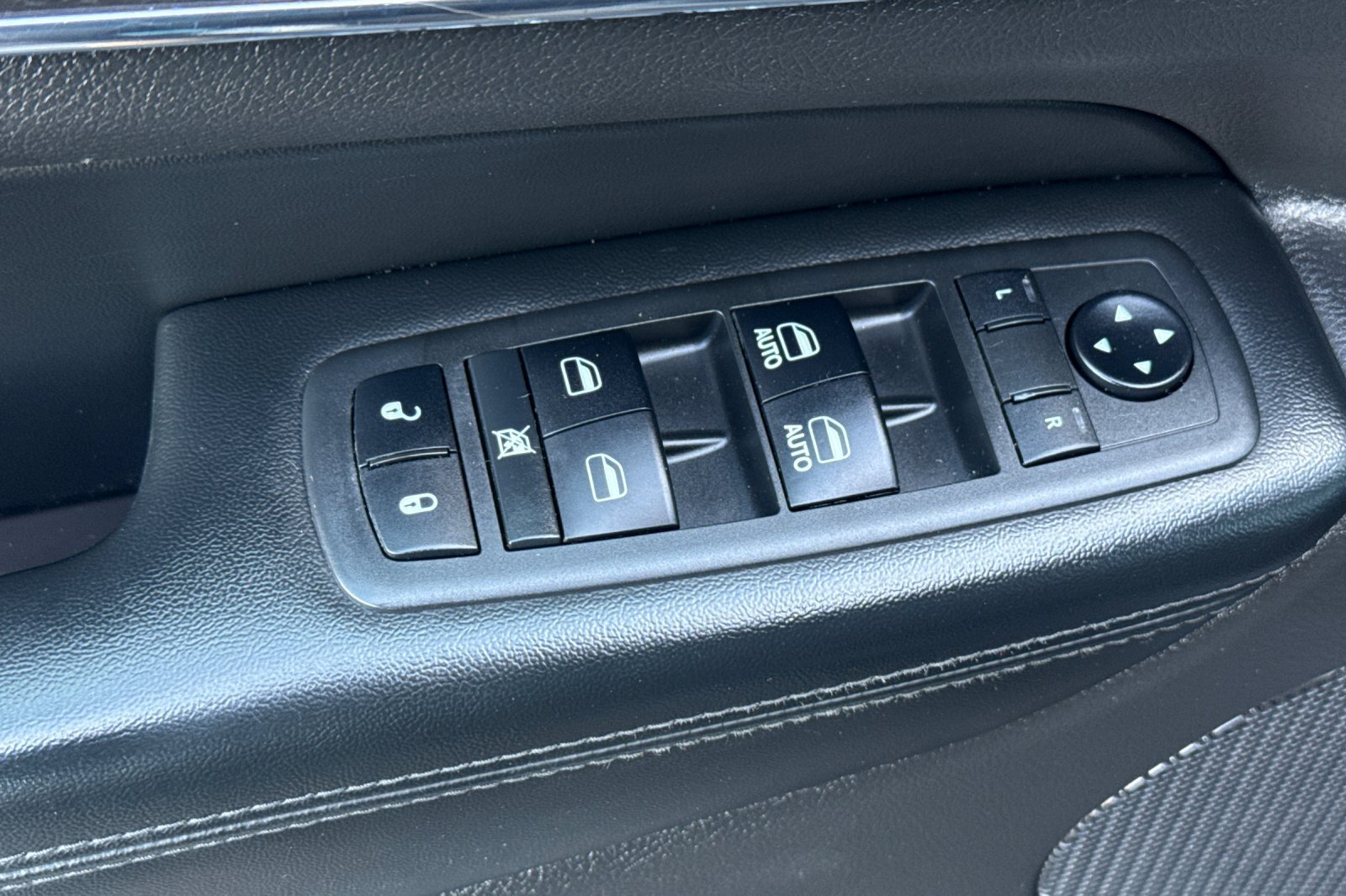 Used 2018 Jeep Grand Cherokee Limited w/ Luxury Group II AWD/4WD image 11