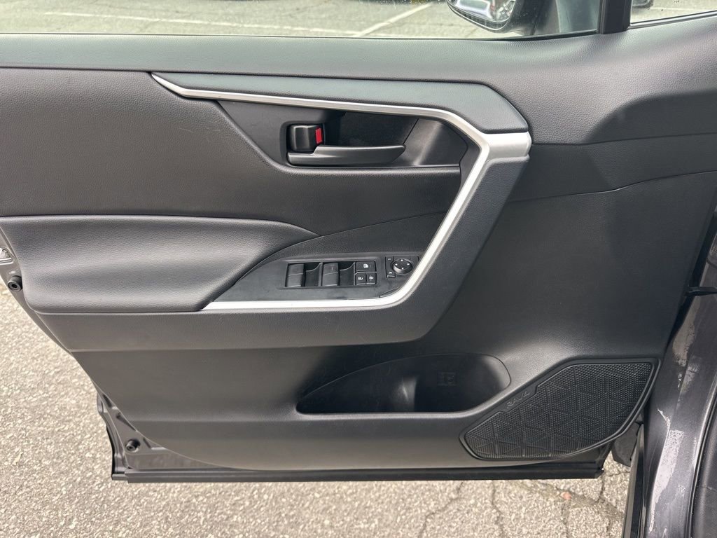 Used 2025 Toyota RAV4 LE image 21