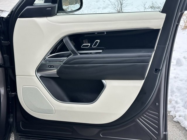 Used 2023 Land Rover Range Rover SE image 19