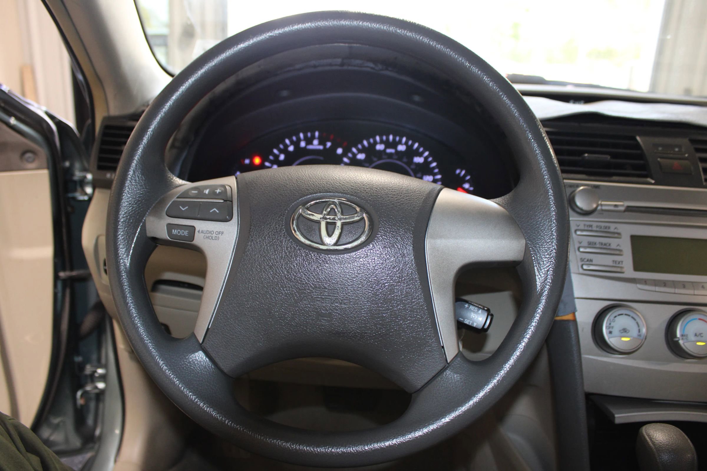 Used 2010 Toyota Camry LE image 13
