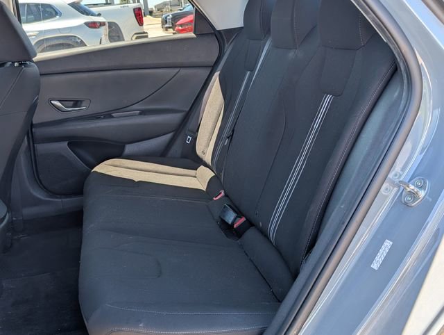 Used 2022 Hyundai Elantra SEL w/ Preferred Accessory Package FWD image 22