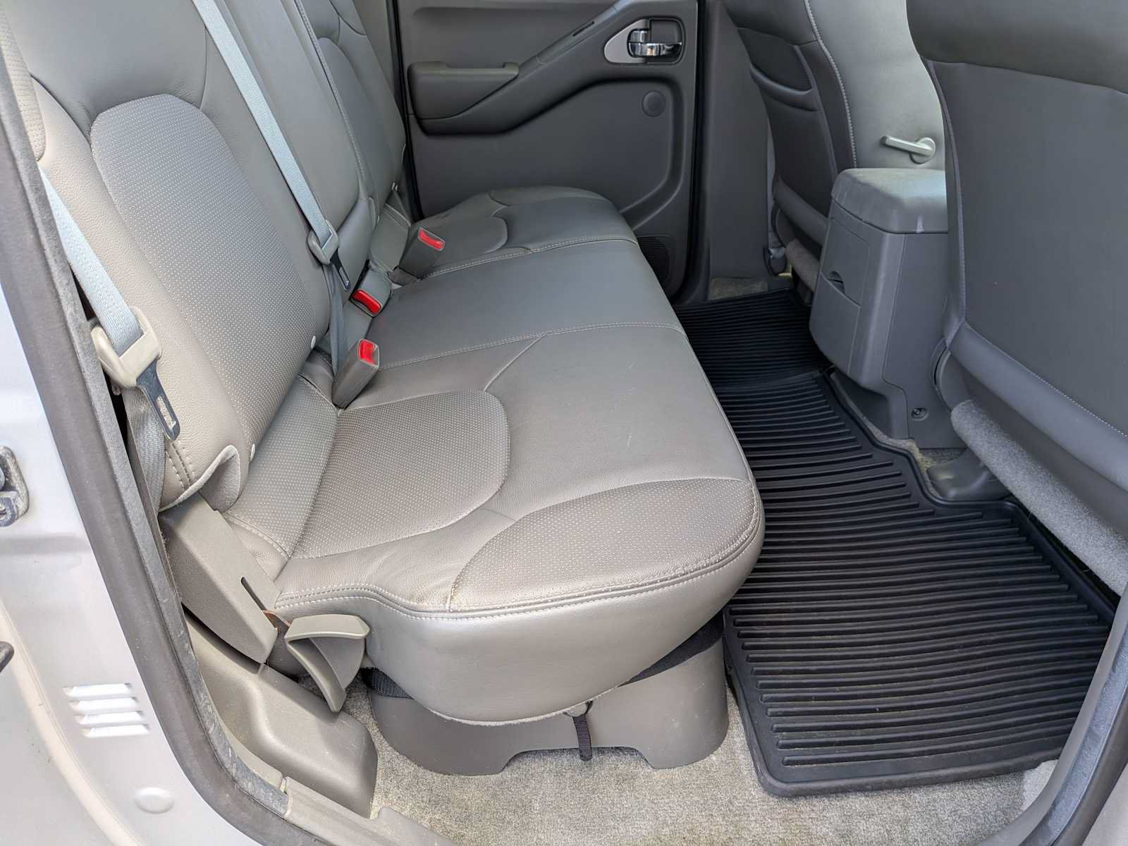 Used 2012 Nissan Frontier SL w/ Moonroof Pkg AWD/4WD image 18