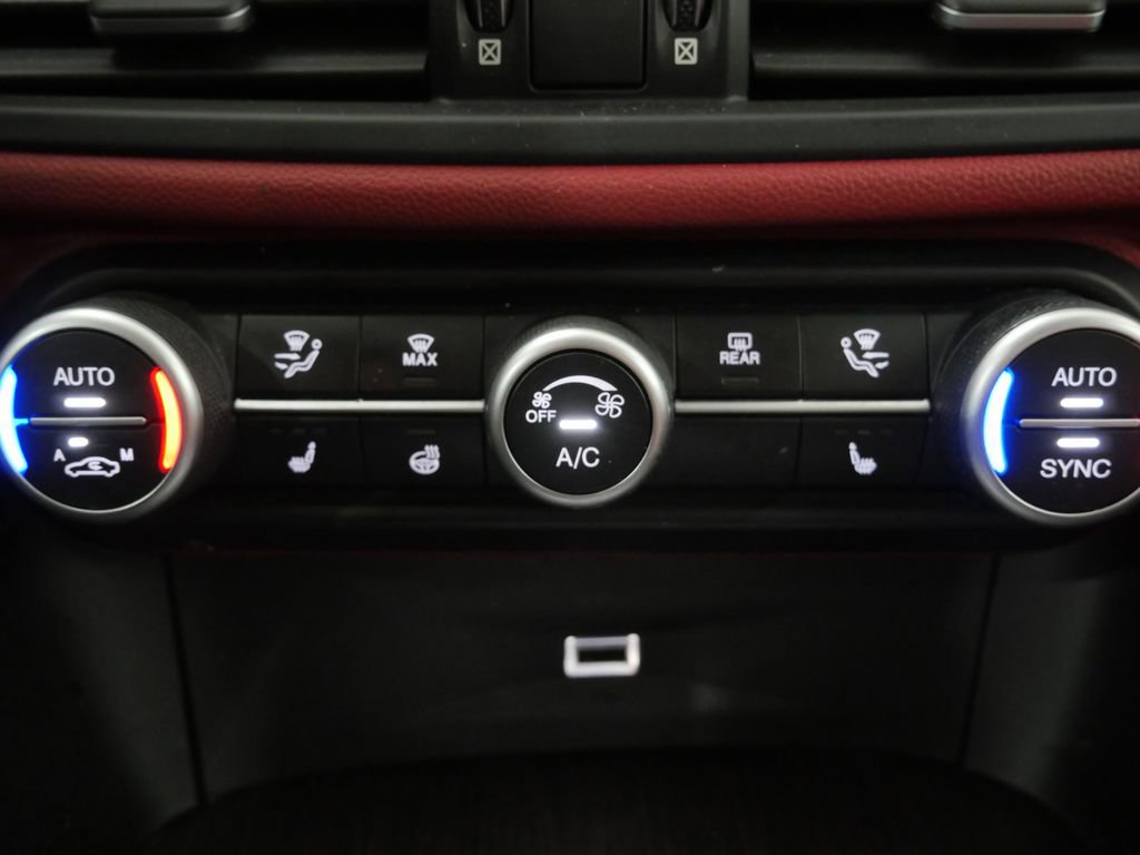 Used 2019 Alfa Romeo Giulia Ti AWD/4WD image 19