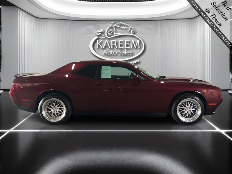 Used 2018 Dodge Challenger SXT image 4