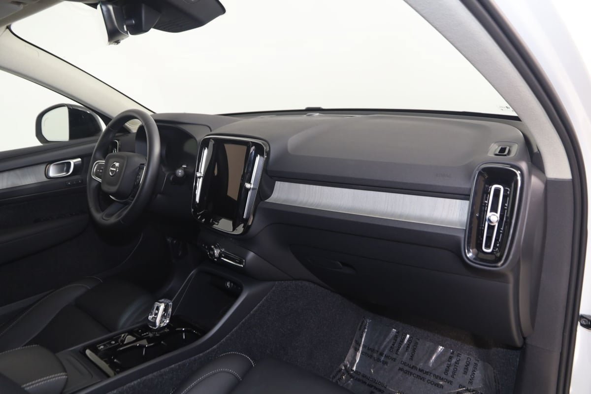 Used 2026 Volvo XC40 B5 Plus AWD/4WD image 39