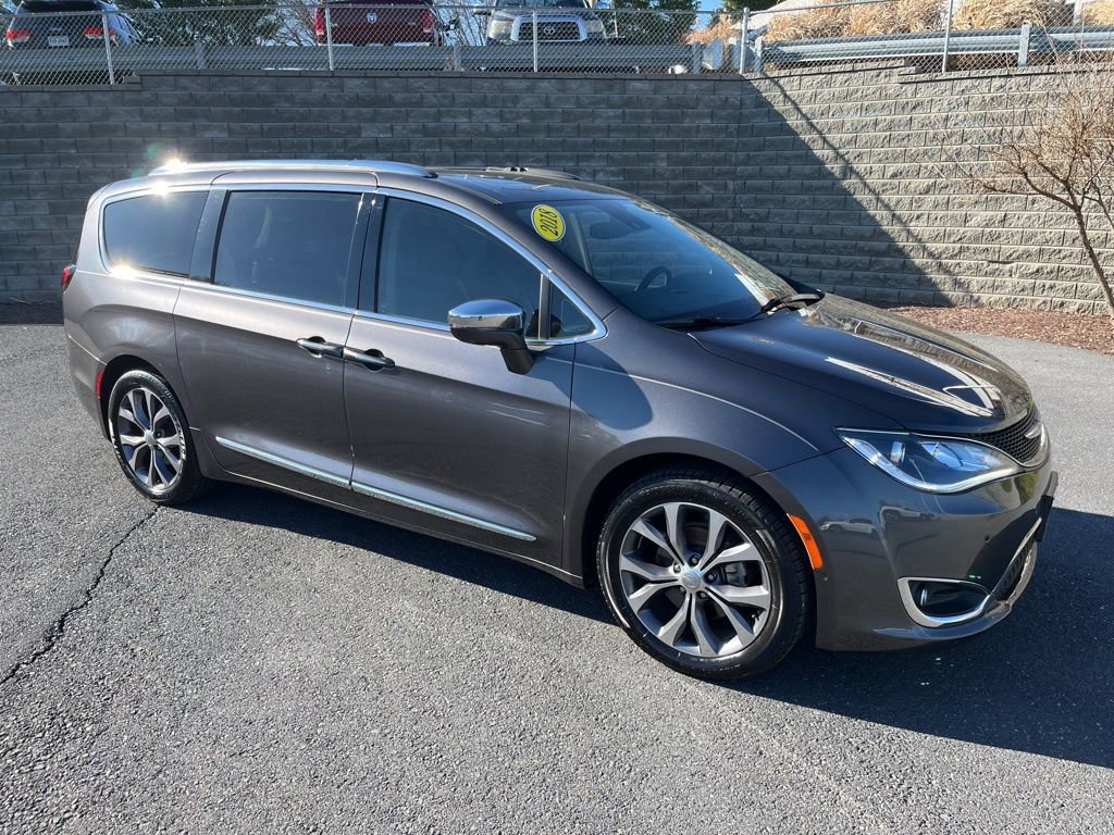 Used 2018 Chrysler Pacifica Limited w/ Tire & Wheel Group image 1