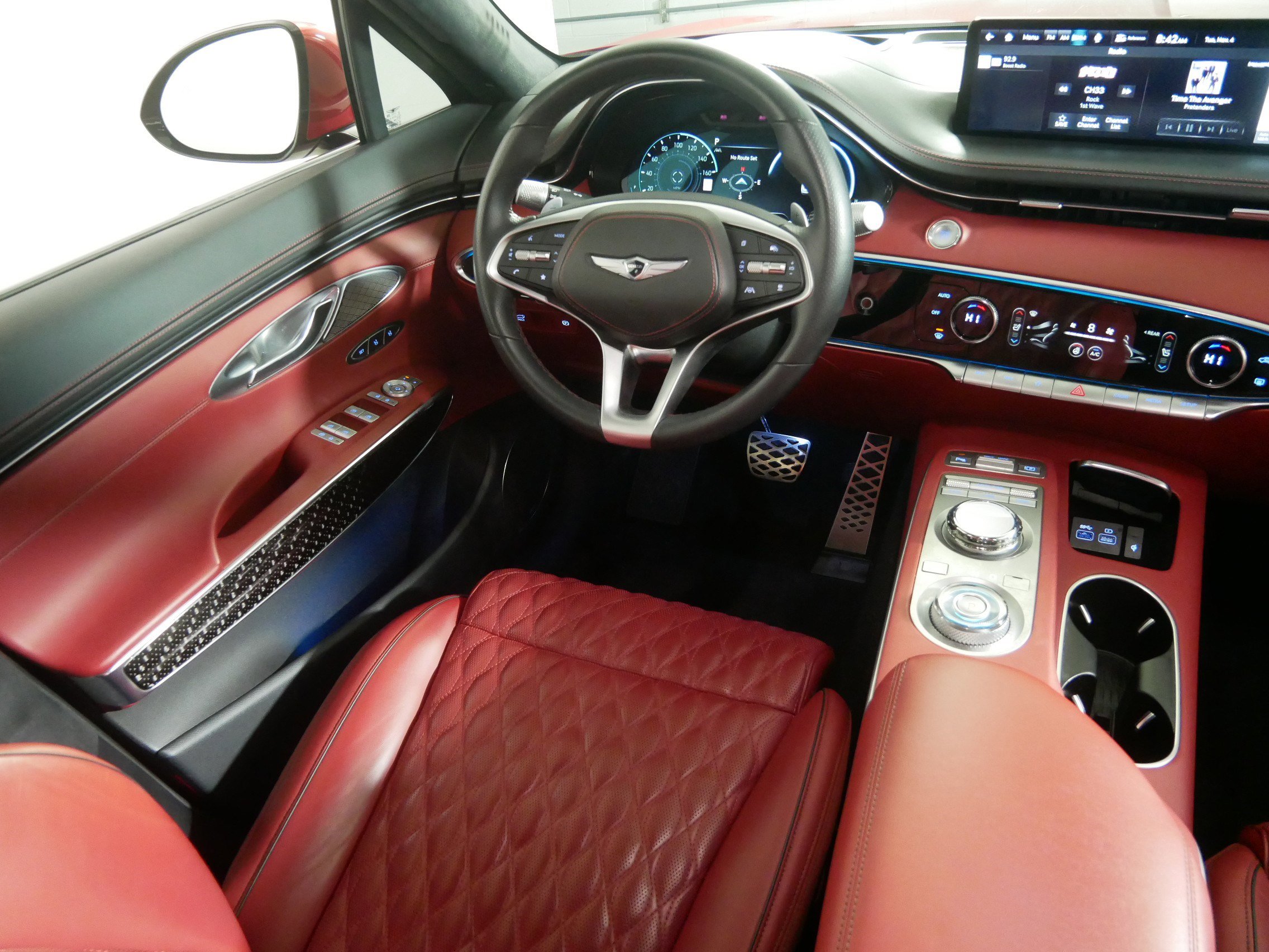 Used 2023 Genesis GV70 3.5T Sport w/ Sport Prestige Package image 9