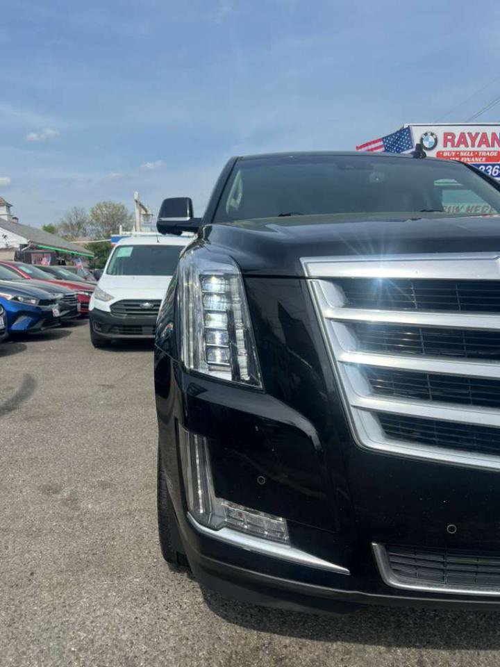 Used 2016 Cadillac Escalade ESV Luxury image 2