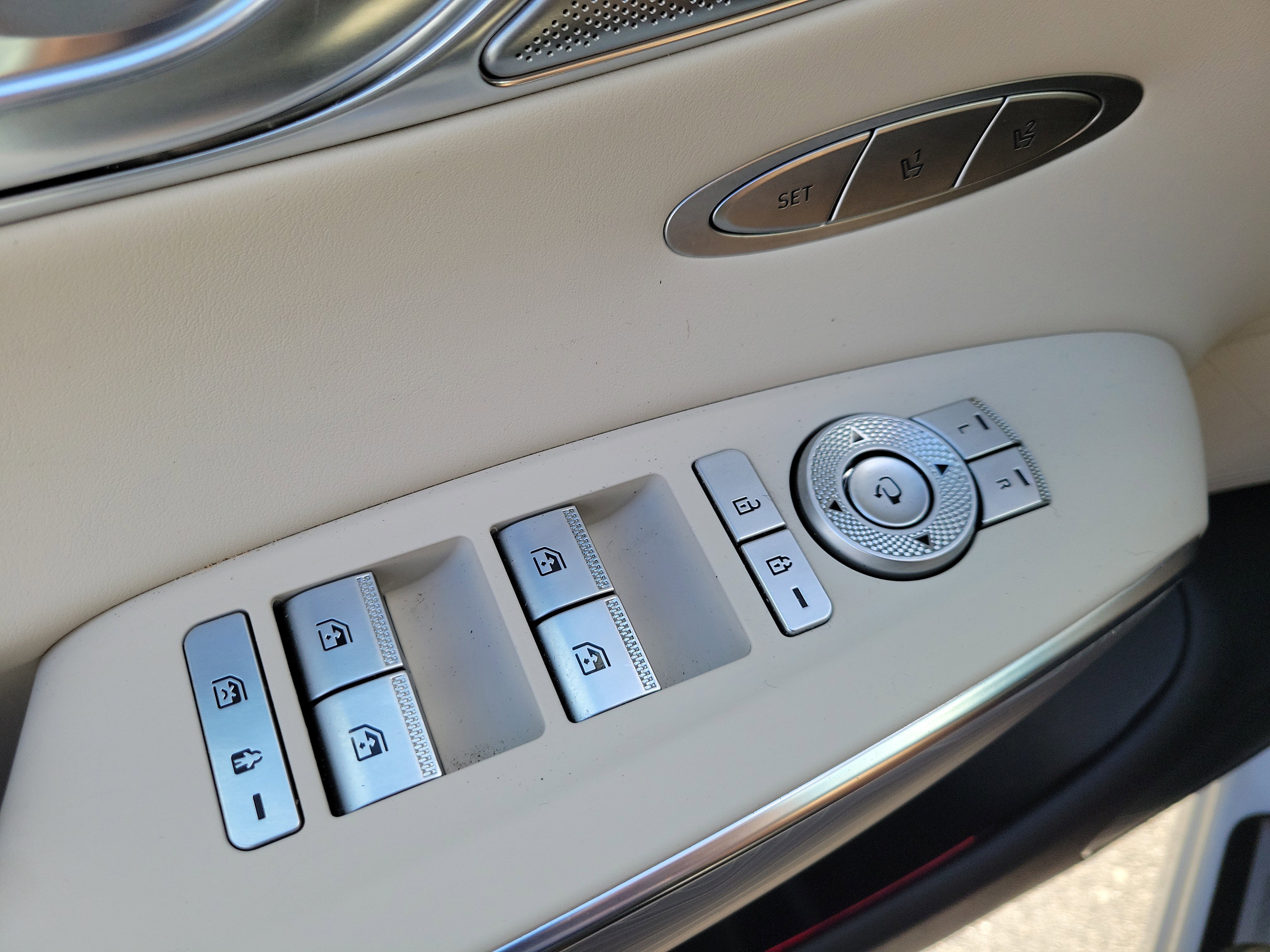 Used 2023 Genesis GV70 2.5T w/ Advanced Package image 18