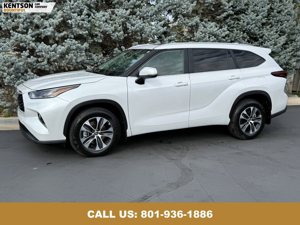 Used 2025 Toyota Highlander XLE image 3