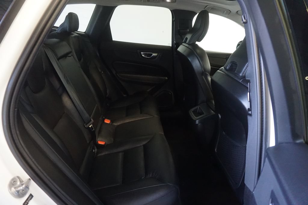 Used 2024 Volvo XC60 B5 Plus AWD/4WD image 25