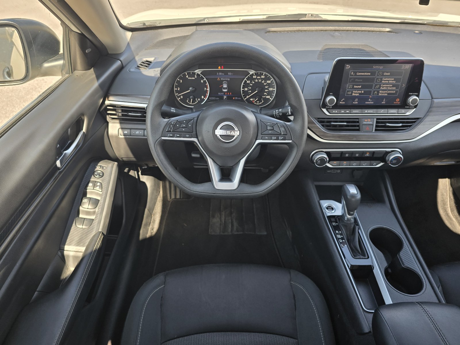 Used 2025 Nissan Altima 2.5 SV FWD image 13