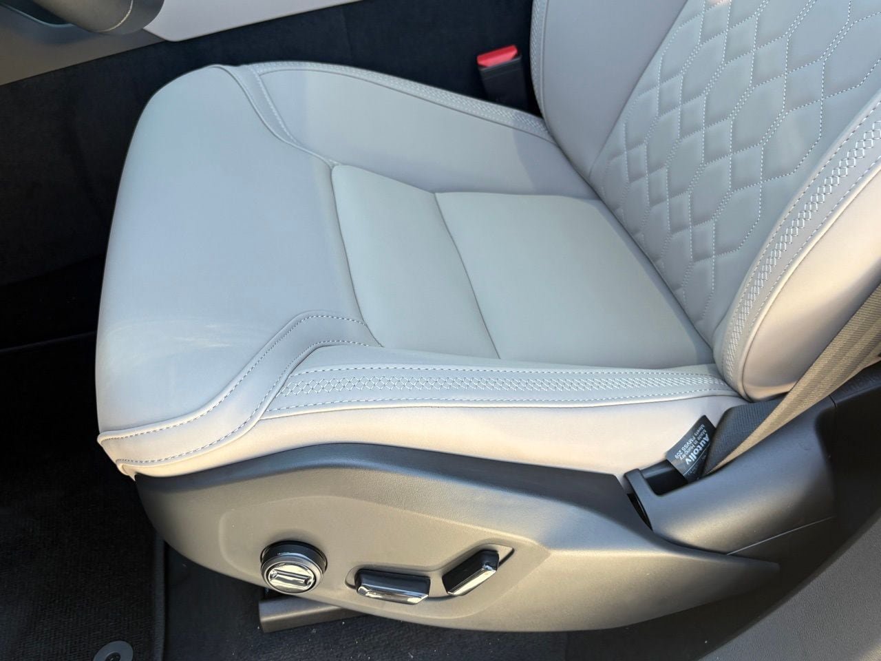 New 2026 Volvo XC90 B6 Plus w/ Protection Package Premier AWD/4WD image 19