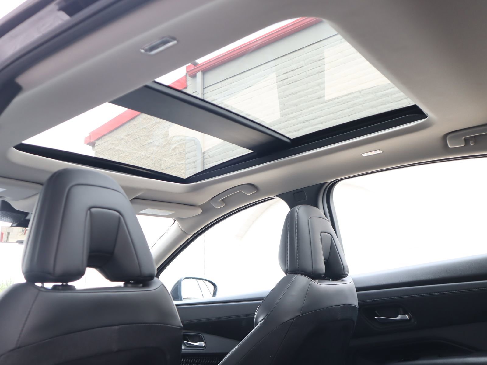 Used 2024 Nissan Ariya AWD image 51