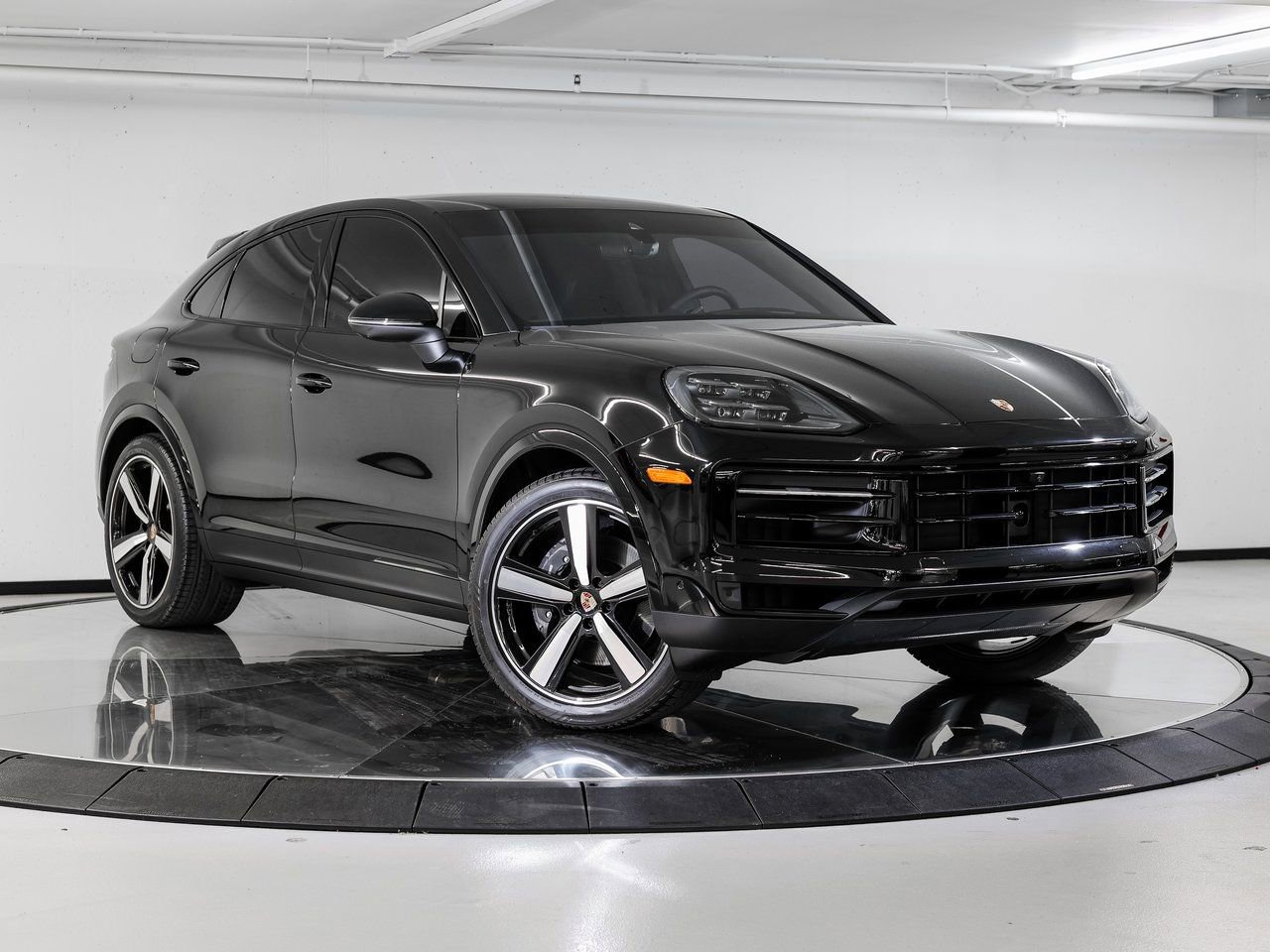 Certified 2025 Porsche Cayenne Coupe image 9