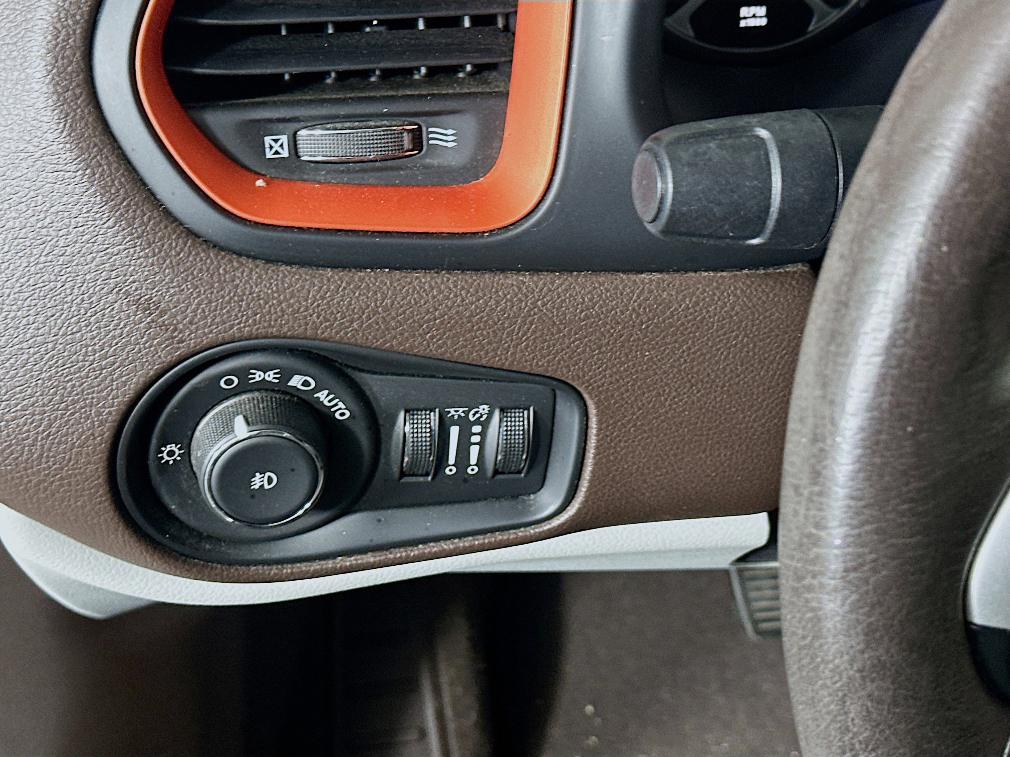 Used 2016 Jeep Renegade Limited AWD/4WD image 16