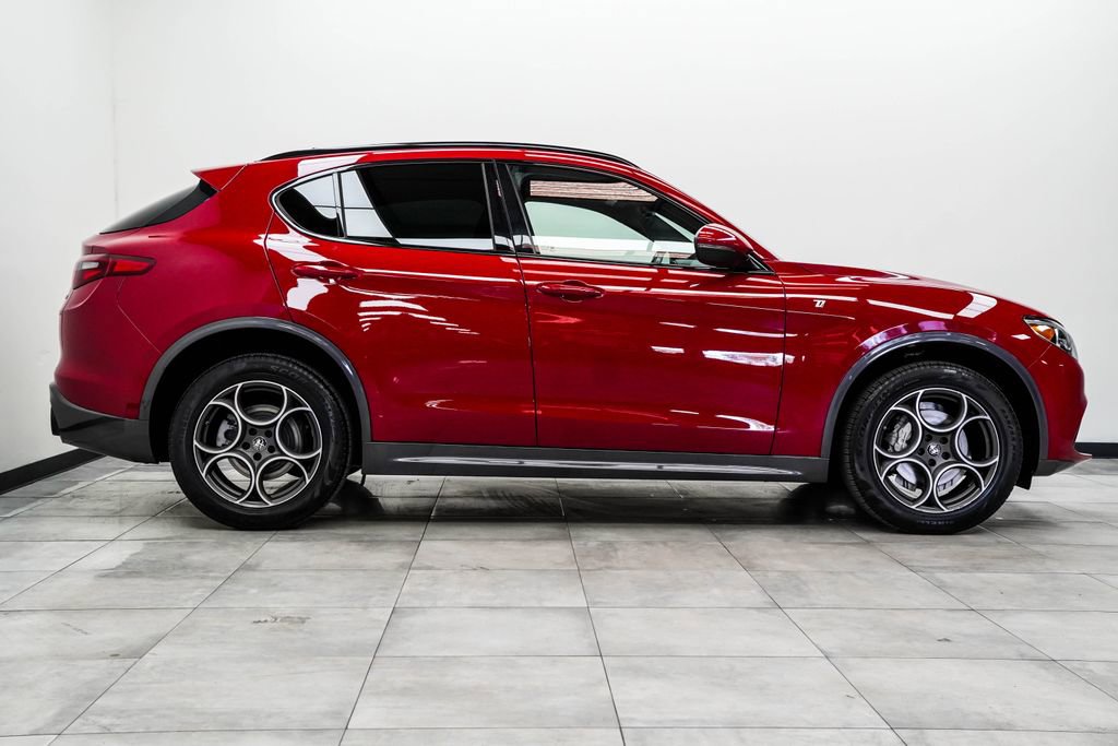 Used 2023 Alfa Romeo Stelvio Ti AWD/4WD image 9